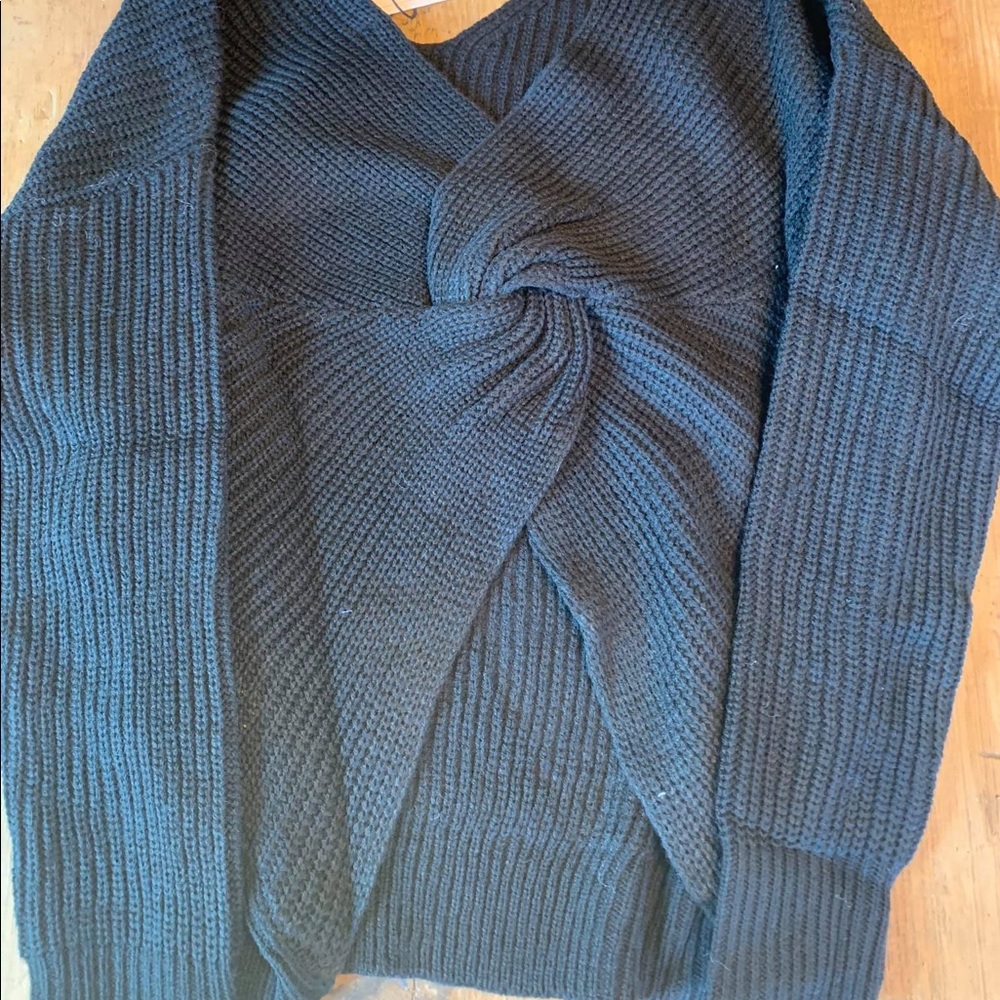 Cross back sweater black NEW